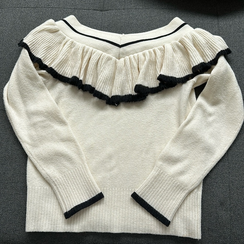 Anthropologie knitted & knitted off white and black sweater size small.